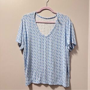American Eagle V neck stretchy and soft floral shirt